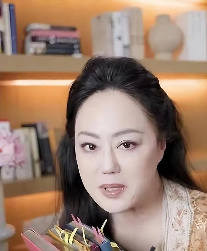 45歲仍活躍影壇,歷經兩段婚姻風波,62歲回首與鍾鎮濤的婚姻坦言有遺憾 第 10 張