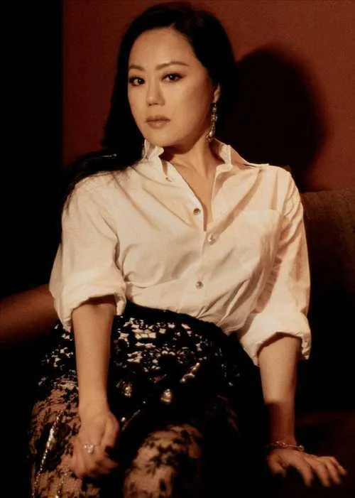 45歲仍活躍影壇，歷經兩段婚姻風波，62歲回首與鍾鎮濤的婚姻坦言有遺憾 第 14 張