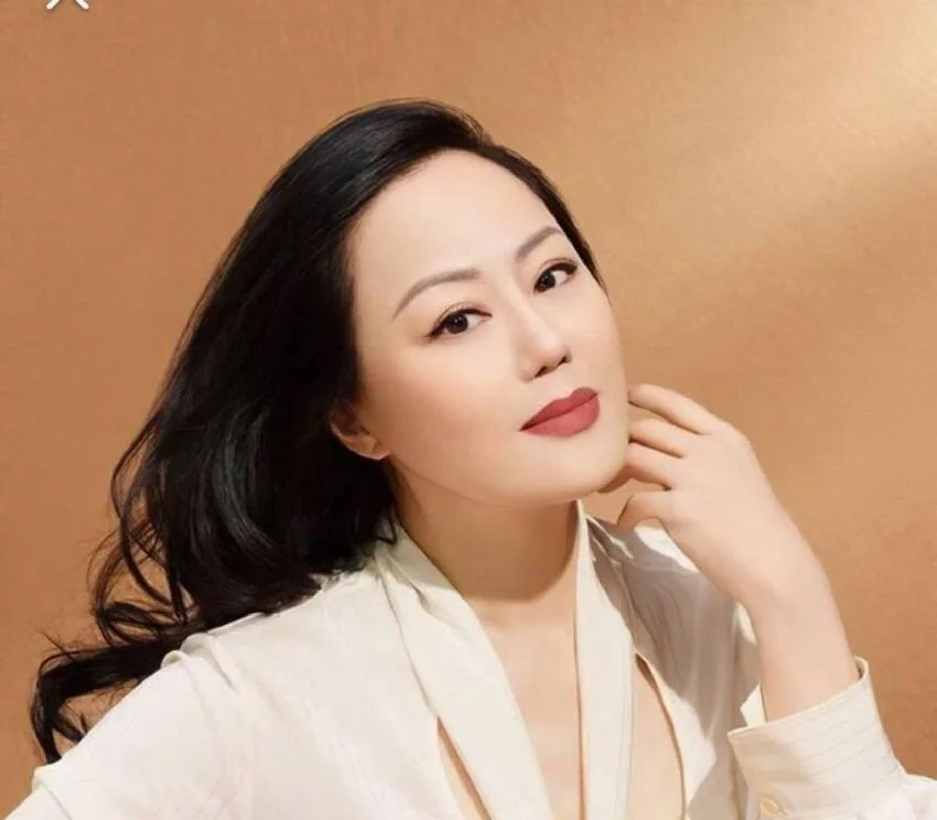 45歲仍活躍影壇,歷經兩段婚姻風波,62歲回首與鍾鎮濤的婚姻坦言有遺憾 第 12 張