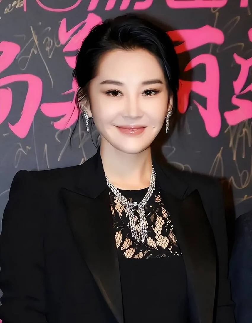 56歲單身獻殷勤無數為何不婚？網揭超狂真相 第 17 張
