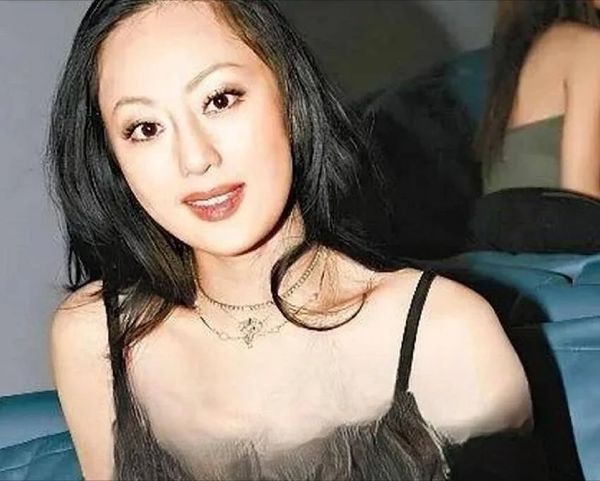 45歲仍活躍影壇,歷經兩段婚姻風波,62歲回首與鍾鎮濤的婚姻坦言有遺憾 第 1 張