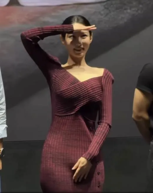 百萬女神腹部隆起!下秒舉動讓網全看哭 第 6 張