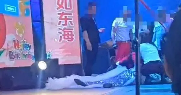女歌手壽宴獻唱猝死 嚇壞賓客 第 1 張