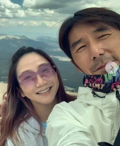 陶晶瑩合照驚見「蒼白詭手」搭肩!夫妻倆嚇喊救命揭真相 第 3 張