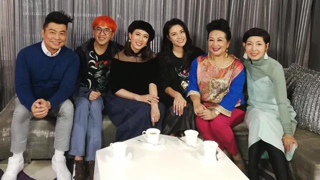 香港知名女星傳戀70歲百億富商,劇中搭檔集體催婚,她當場落淚 第 1 張