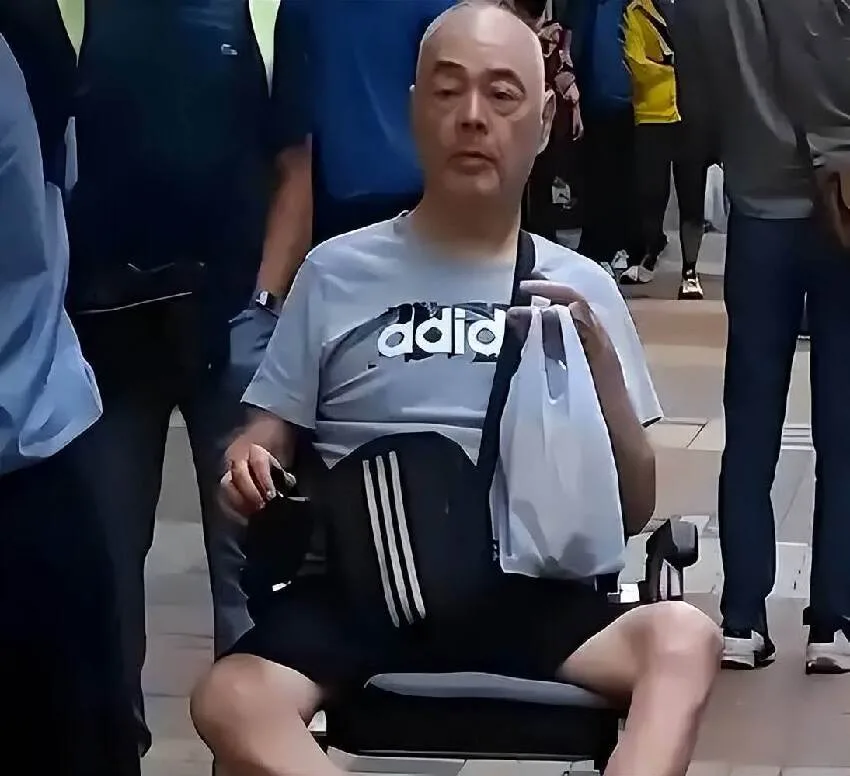 震撼!73歲樂壇天王失智住安養院驚傳1年半沒洗澡、長褥瘡月燒12萬 第 5 張