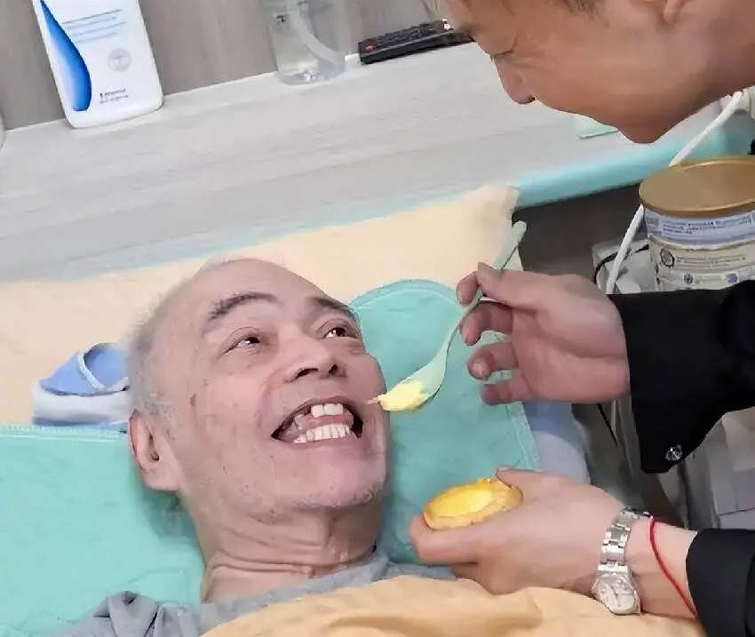 震撼!73歲樂壇天王失智住安養院驚傳1年半沒洗澡、長褥瘡月燒12萬 第 4 張