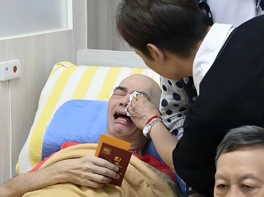 震撼!73歲樂壇天王失智住安養院驚傳1年半沒洗澡、長褥瘡月燒12萬 第 9 張