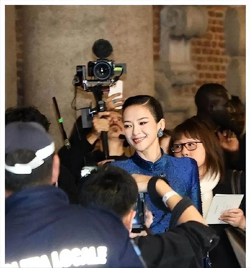 47歲影后素顏被拍「滿臉皺紋」 網驚：像普通大媽 粉絲揭真相 第 15 張