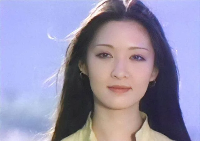 認祖歸宗!胡因夢手持NDA宣佈生父,萬萬沒想到竟然是他?私生女當場泣不成聲 第 5 張