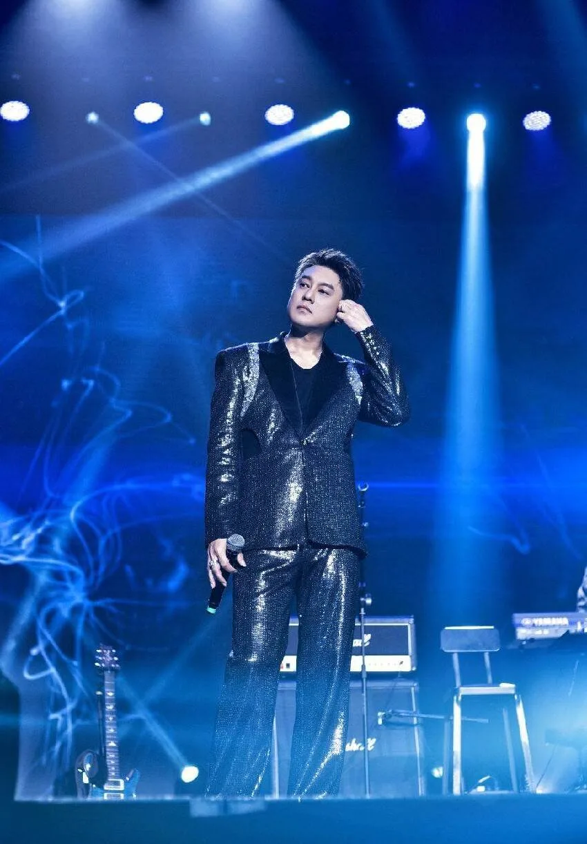 46歲台灣男星中國巡演哭了!票價打3.8折仍滯銷,最後免費入場 第 2 張